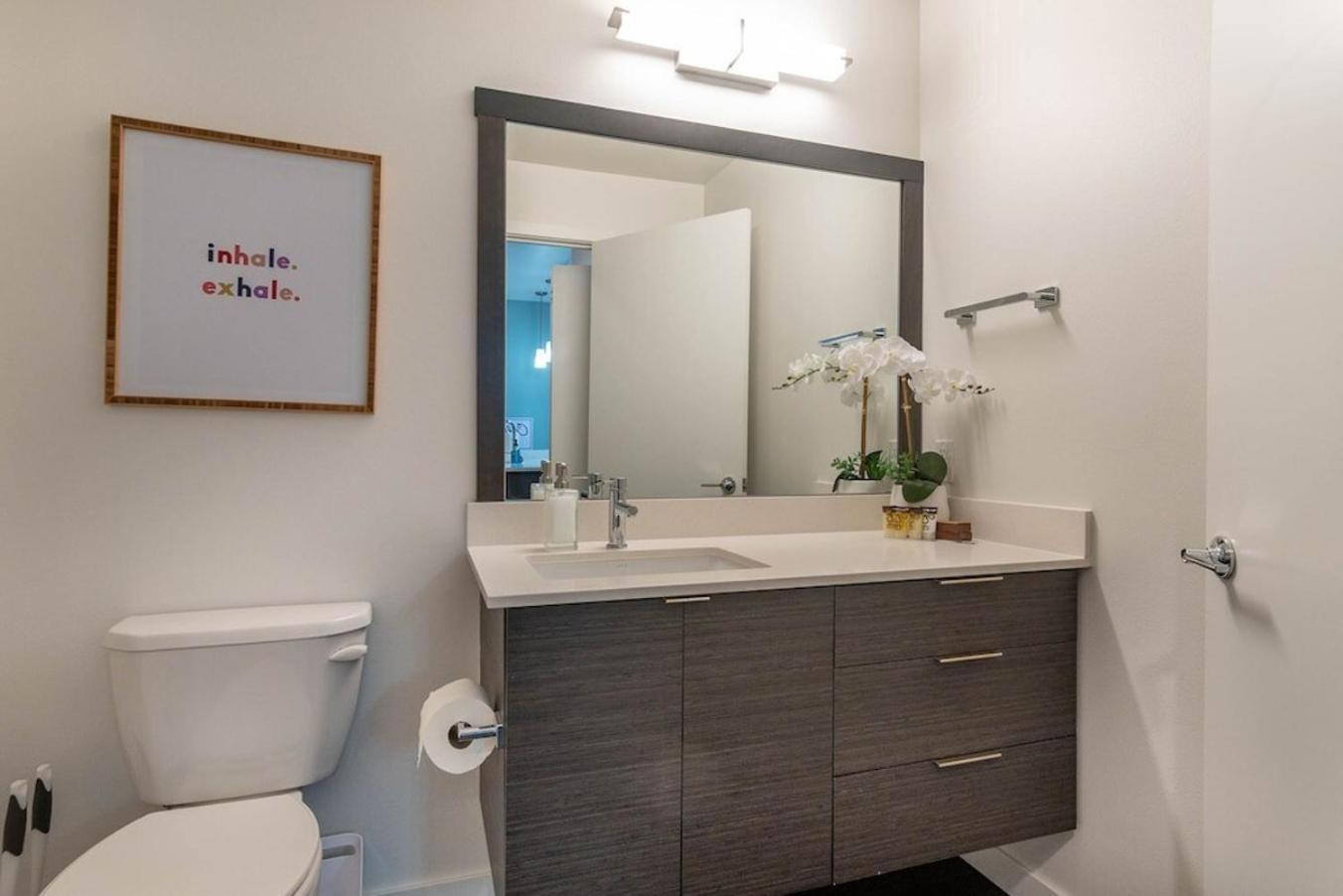 Self Check-In-Washer-Dryer-4Ksmart Tv-King Bed-Gym Tacoma Exterior foto